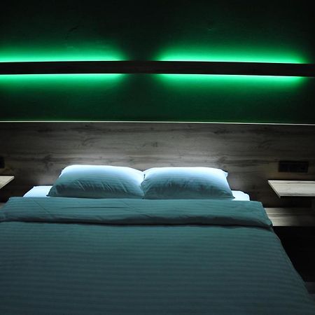 Full House Capsule Hostel Rivne Eksteriør bilde A room at the hotel