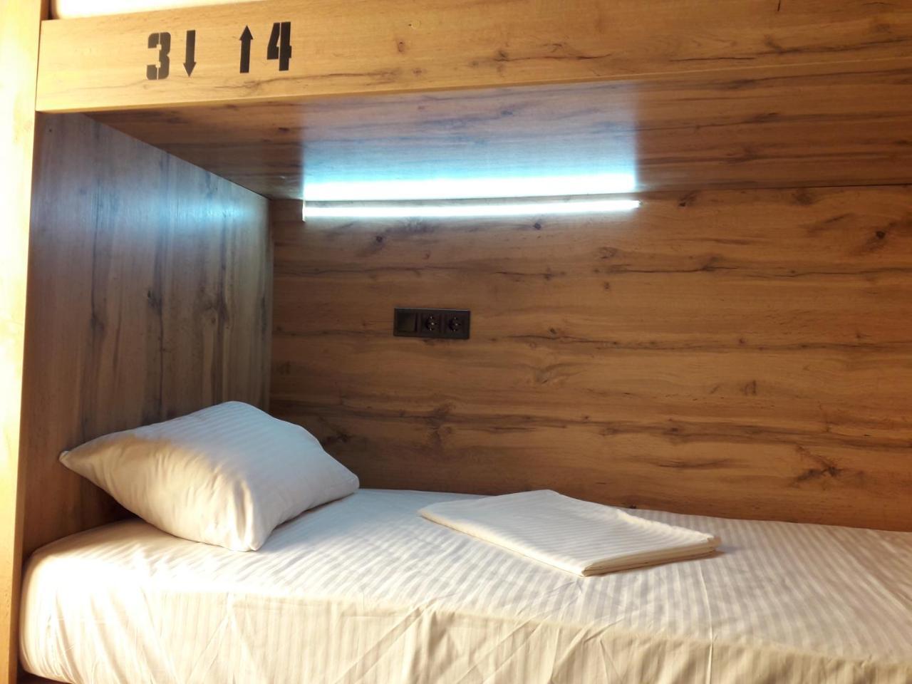 Full House Capsule Hostel Rivne Eksteriør bilde A capsule hotel in Tokyo