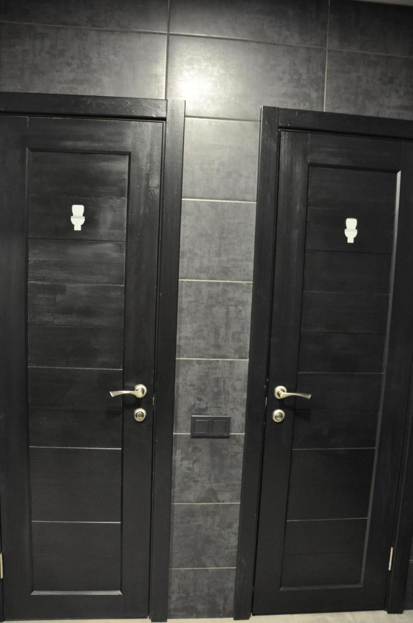 Full House Capsule Hostel Rivne Eksteriør bilde The toilet doors of a train in the Netherlands