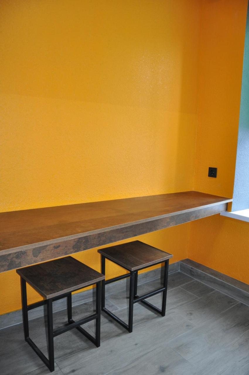 Full House Capsule Hostel Rivne Eksteriør bilde A concrete countertop