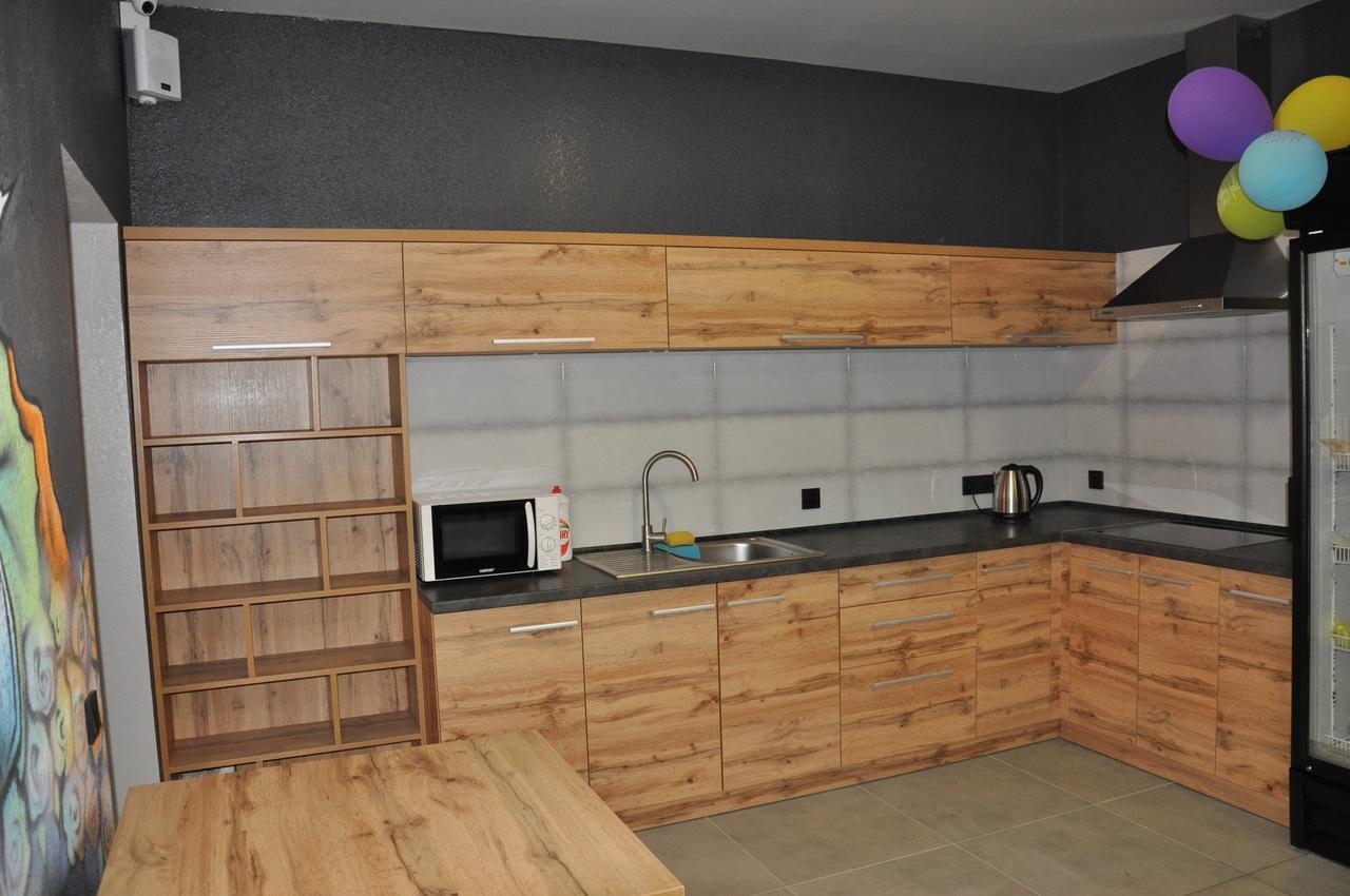 Full House Capsule Hostel Rivne Eksteriør bilde A kitchen designed in Blender