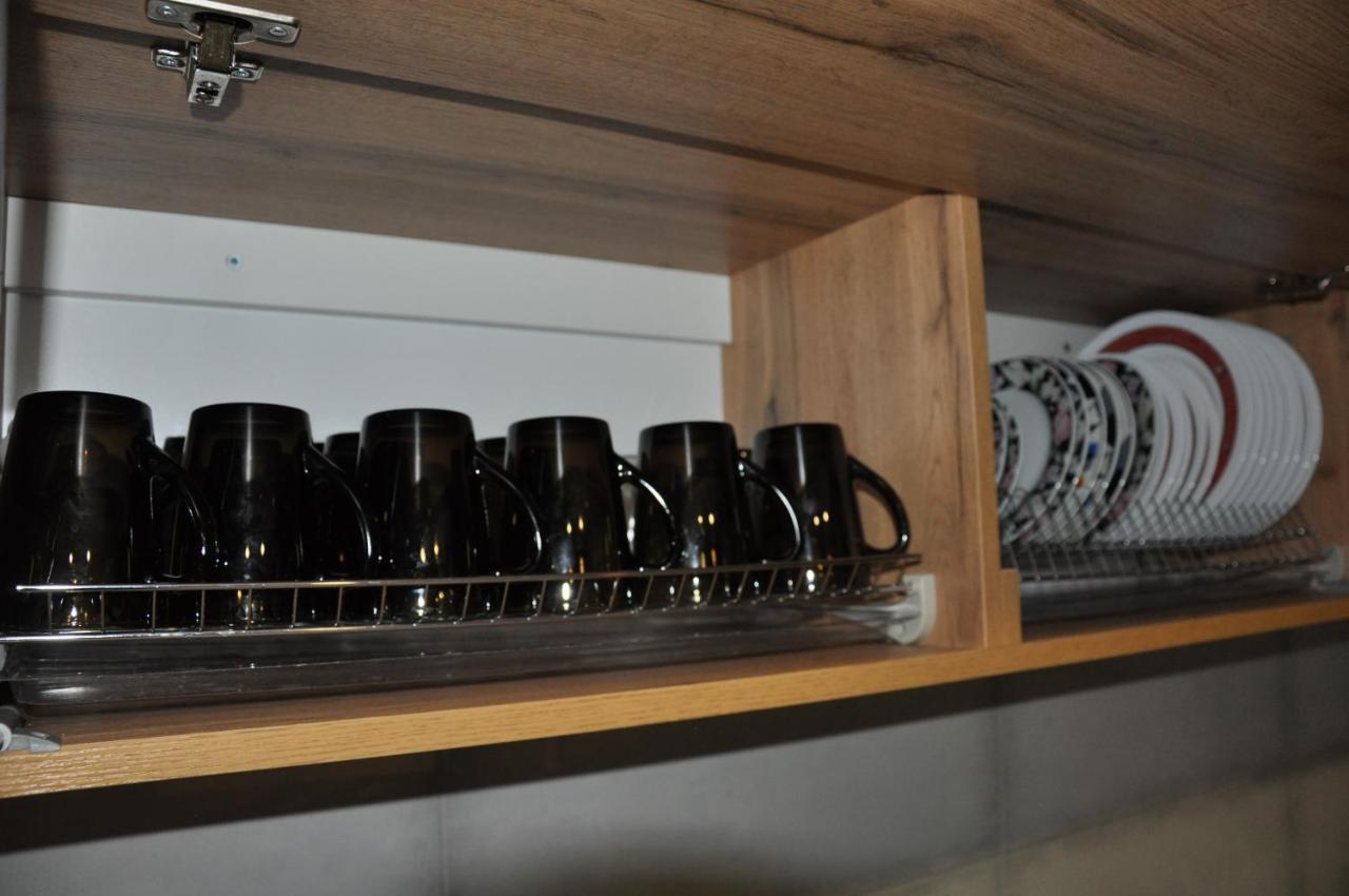 Full House Capsule Hostel Rivne Eksteriør bilde A typical kitchen cabinet