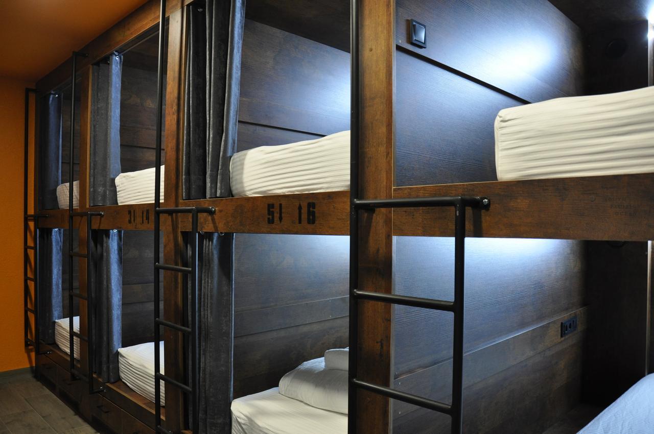 Full House Capsule Hostel Rivne Eksteriør bilde A capsule hotel in Tokyo