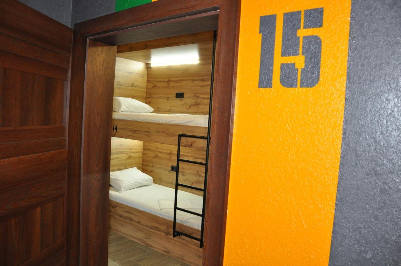 Full House Capsule Hostel Rivne Eksteriør bilde A typical room at the hostel