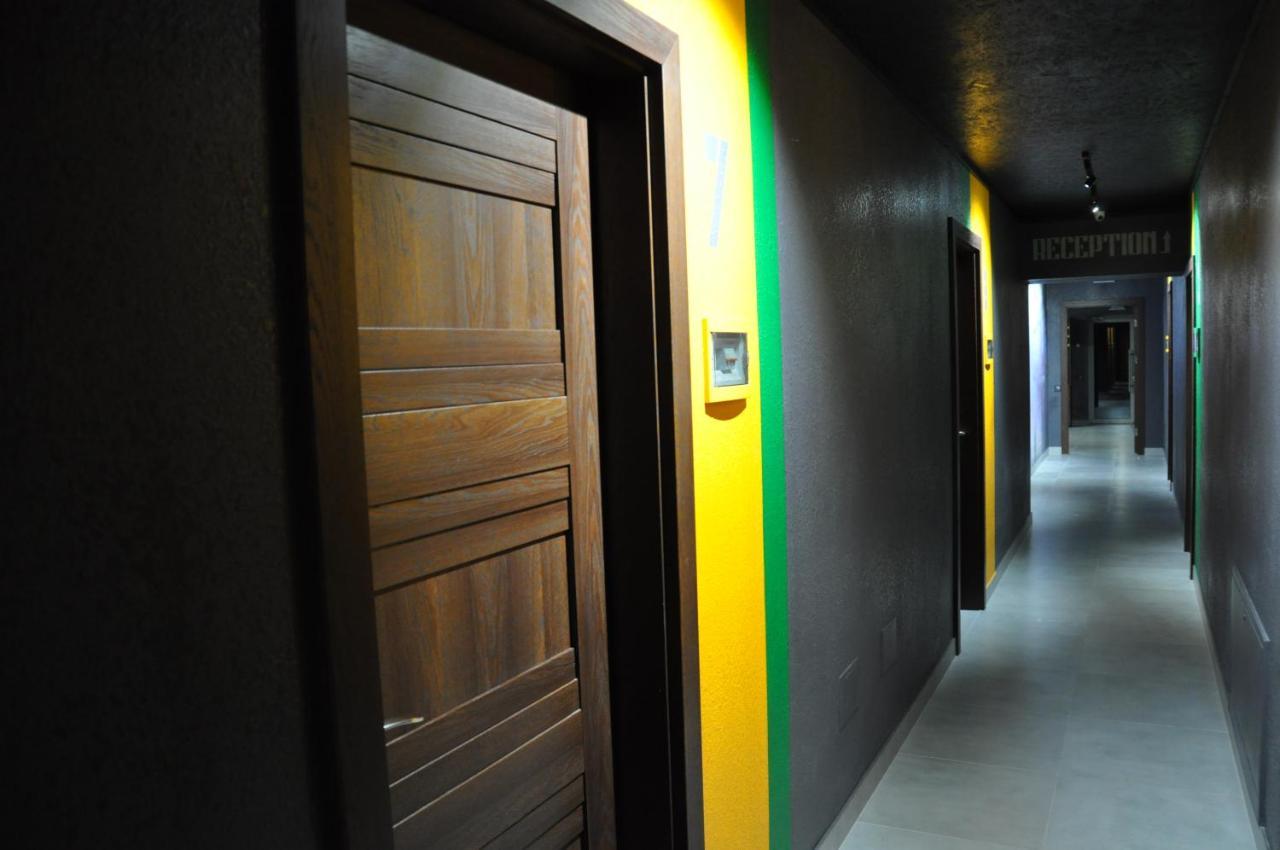 Full House Capsule Hostel Rivne Eksteriør bilde Corridor